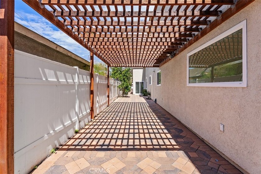 TWO UNITS! Great rental opportunity! Surf City Versatility! - photo 3