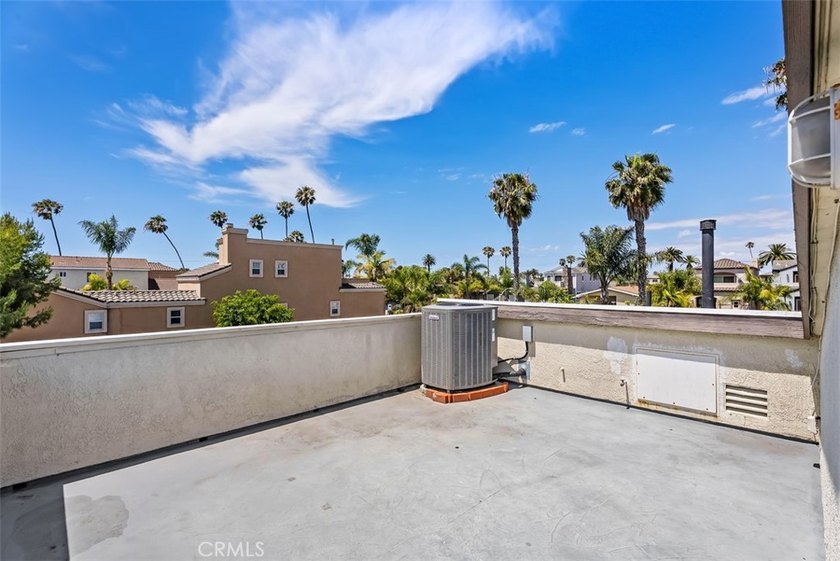 TWO UNITS! Great rental opportunity! Surf City Versatility! - photo 6