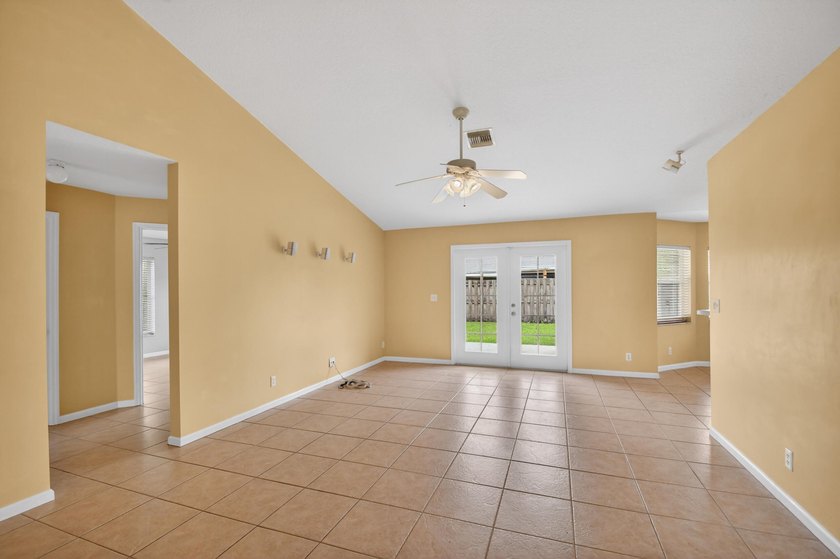 Immaculate 3 bedroom, 2 bathroom home with oversized side entry - photo 6