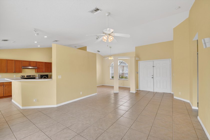Immaculate 3 bedroom, 2 bathroom home with oversized side entry - photo 7
