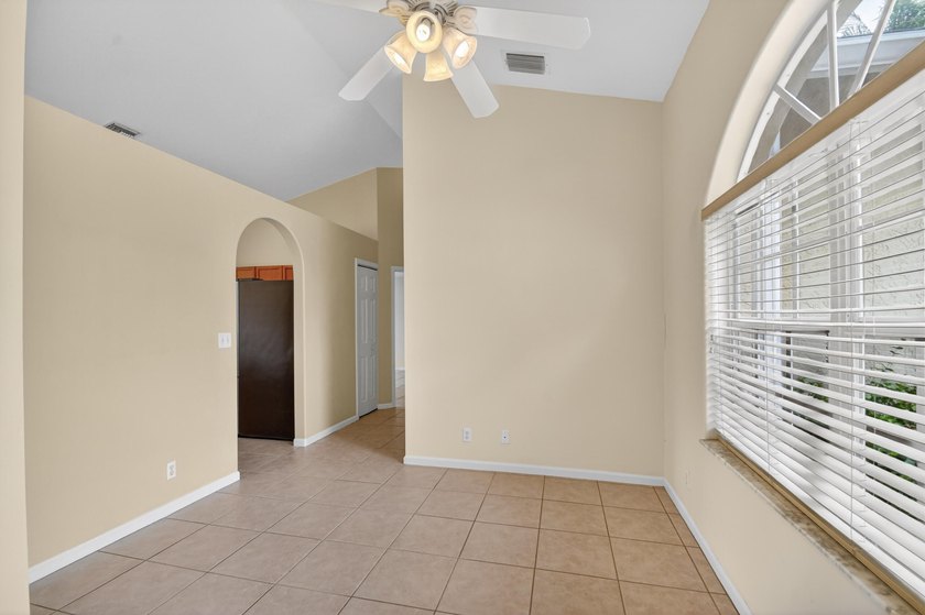 Immaculate 3 bedroom, 2 bathroom home with oversized side entry - photo 8