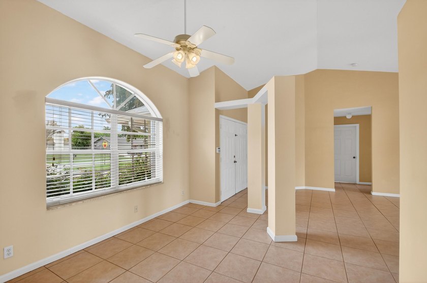 Immaculate 3 bedroom, 2 bathroom home with oversized side entry - photo 10