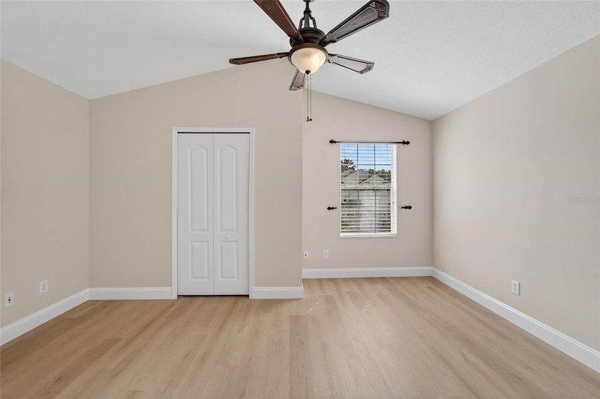 Under contract-accepting backup offers. Welcome to this - photo 31