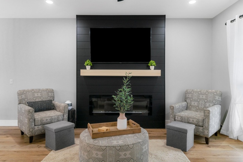 Cozy Cute Lake Area Home - photo 11