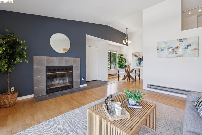 Experience resort-style living in the heart of Richmond Marina - photo 8