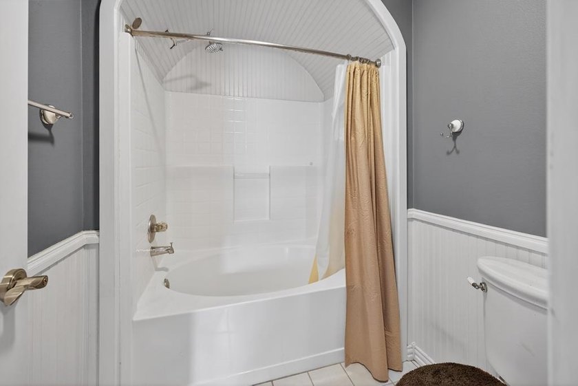 Located on a spacious corner lot, this waterfront 3-bedroom - photo 16
