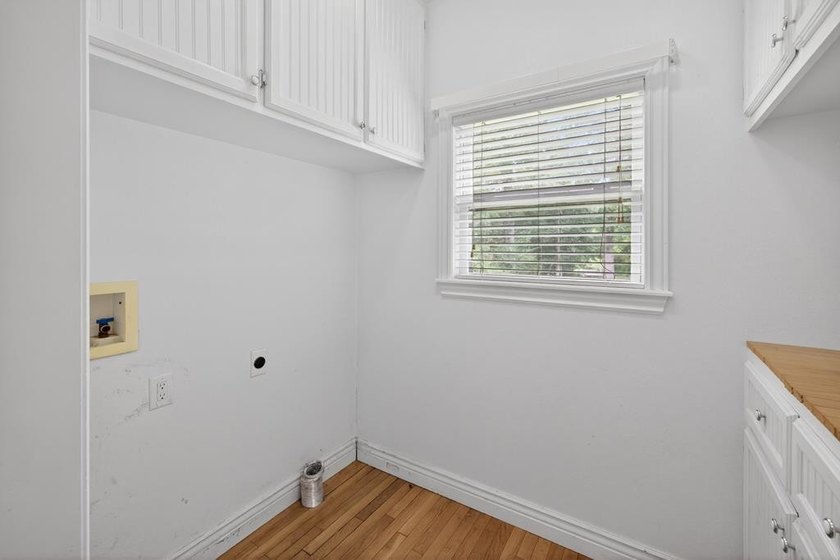 Located on a spacious corner lot, this waterfront 3-bedroom - photo 22