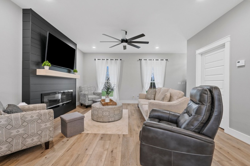 Cozy Cute Lake Area Home - photo 13