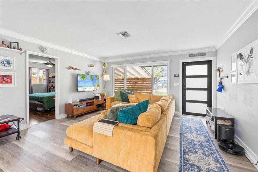 Beautiful Fort Lauderdale home, with a brand new roof. Centrally - photo 7
