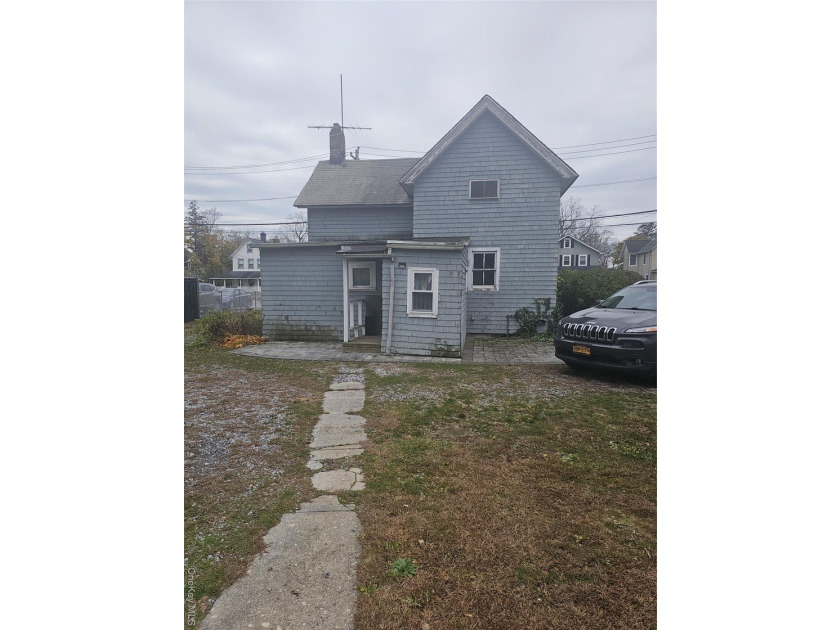 Settle Estate. Home needs updatinges with a second lot. 45A - photo 2