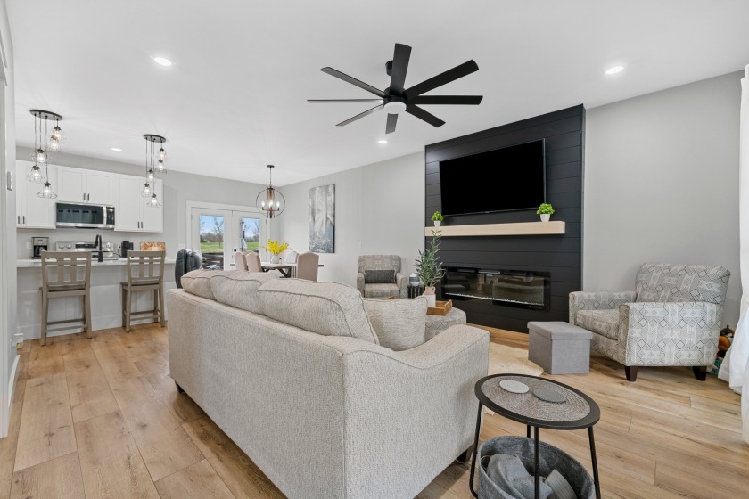 Cozy Cute Lake Area Home - photo 14