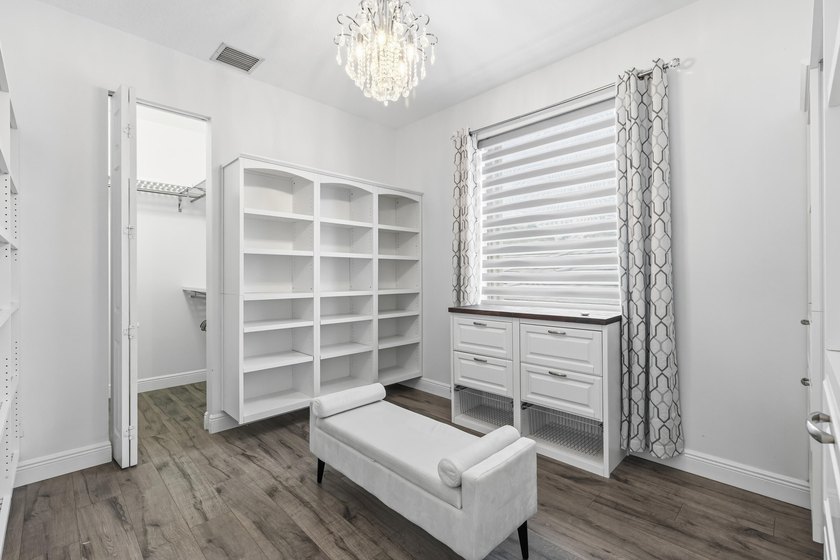 Welcome to The Versalles, one of the most desirable models in - photo 37
