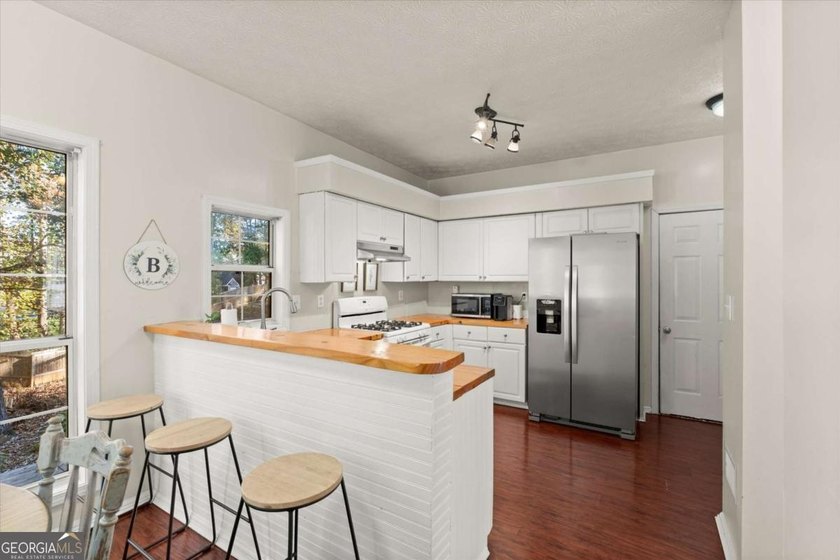 This charming 2-story, 3 BR, 2.5 BA home is located on a - photo 10