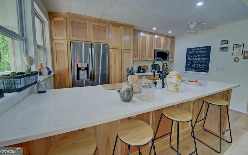 Charming updated waterfront home on Lake Hartwell in Martin, GA! - photo 6