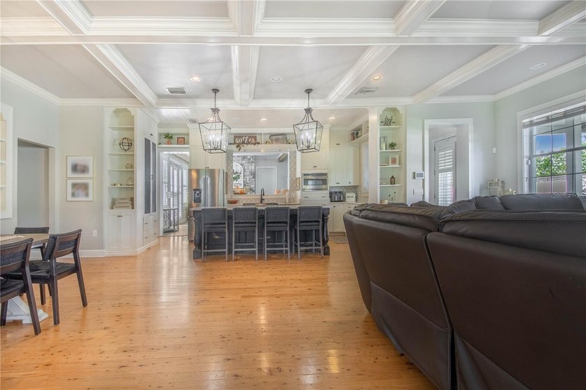 Welcome to an extraordinary 32+ acre luxury estate - a - photo 8