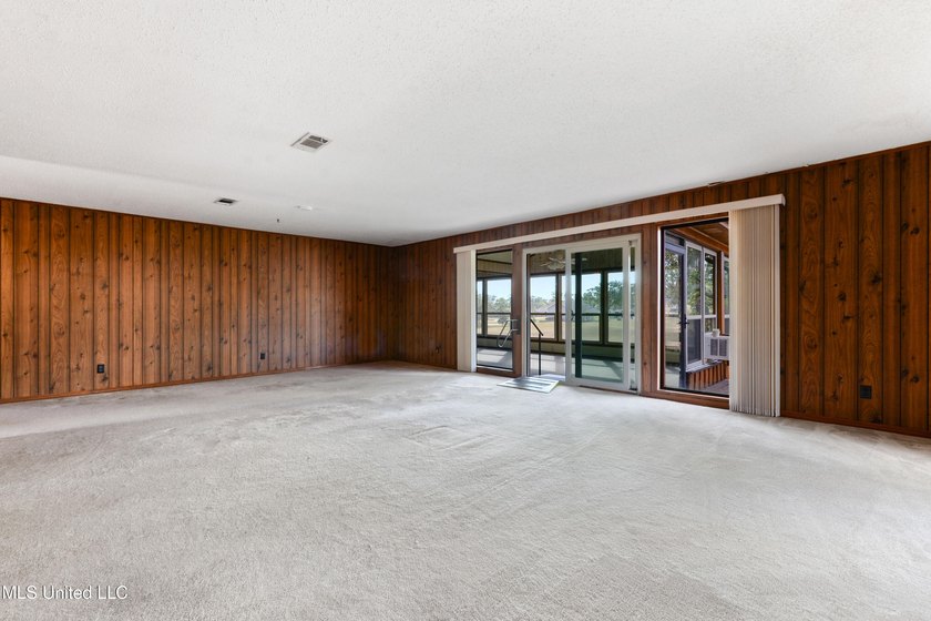 Wow, golf course home on two lots with 367.4 feet on the Pine - photo 4