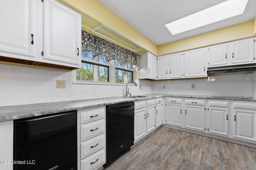 Wow, golf course home on two lots with 367.4 feet on the Pine - photo 7