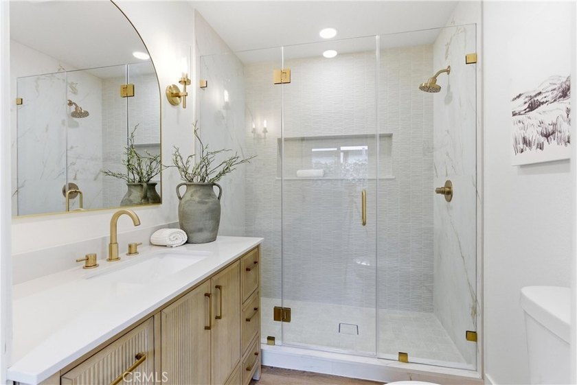 ADU POTENTIAL! Large, open backyard with incredible - photo 17