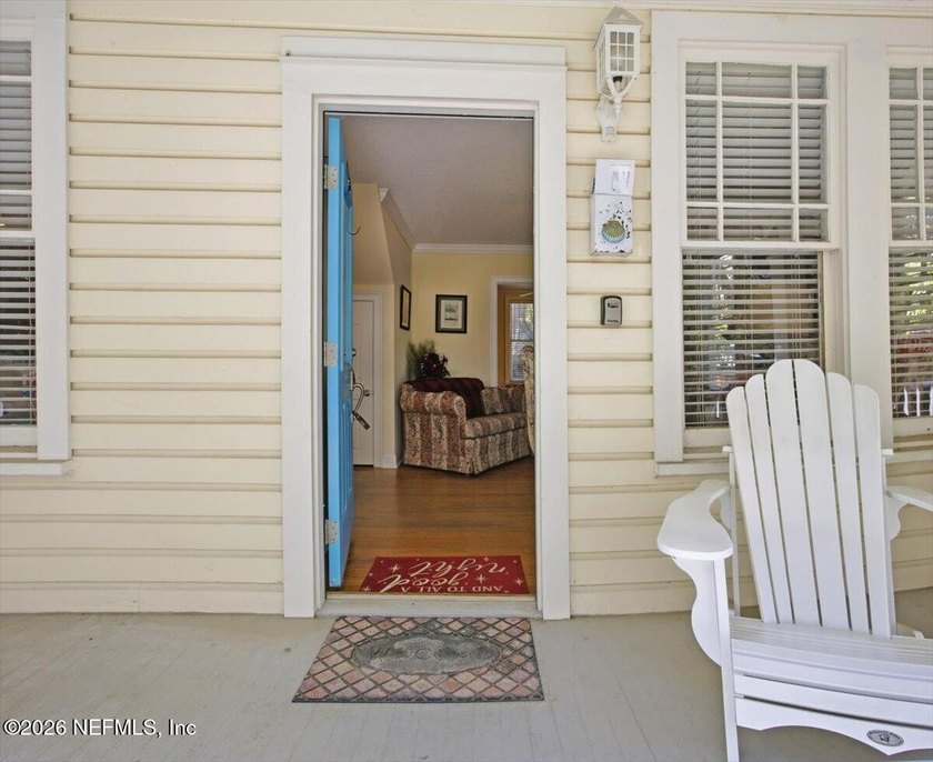 Charming historic 4BR/3BA home surrounded by Spanish moss-draped - photo 3