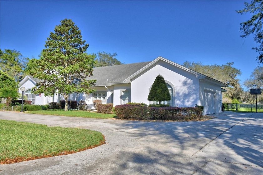 Under contract-accepting backup offers. WELCOME to 104 Fairway - photo 2