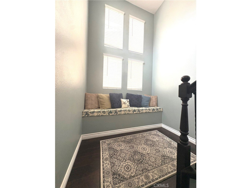Rarely available, this spacious SEVEN-bedroom, 3-bathroom - photo 16