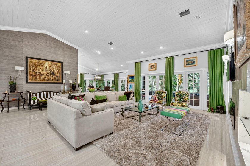 Welcome to this beautiful 4-bedroom, 4-bath residence in Boca - photo 7