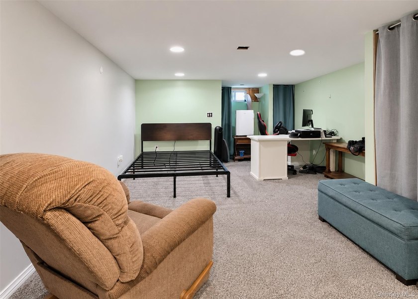 **Desirable Hamlet of Sayville!** Welcome to this beautifully - photo 18