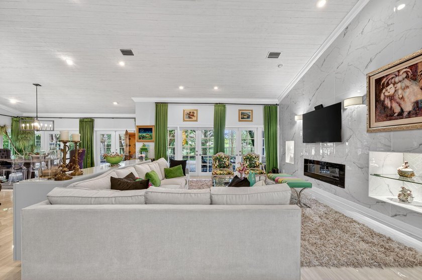 Welcome to this beautiful 4-bedroom, 4-bath residence in Boca - photo 9