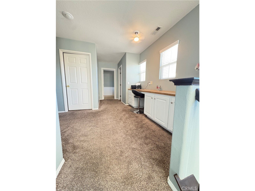 Rarely available, this spacious SEVEN-bedroom, 3-bathroom - photo 20