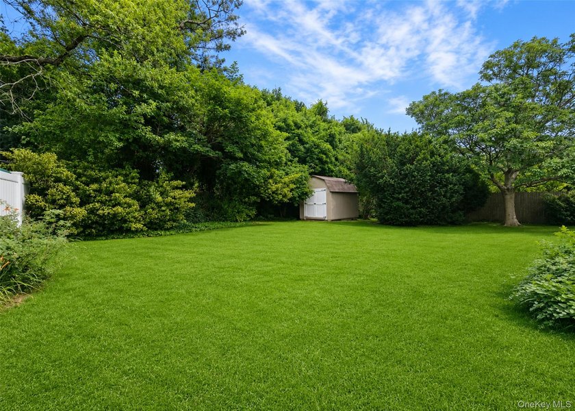 **Desirable Hamlet of Sayville!** Welcome to this beautifully - photo 21