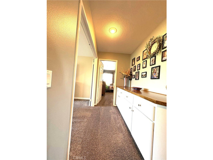 Rarely available, this spacious SEVEN-bedroom, 3-bathroom - photo 27
