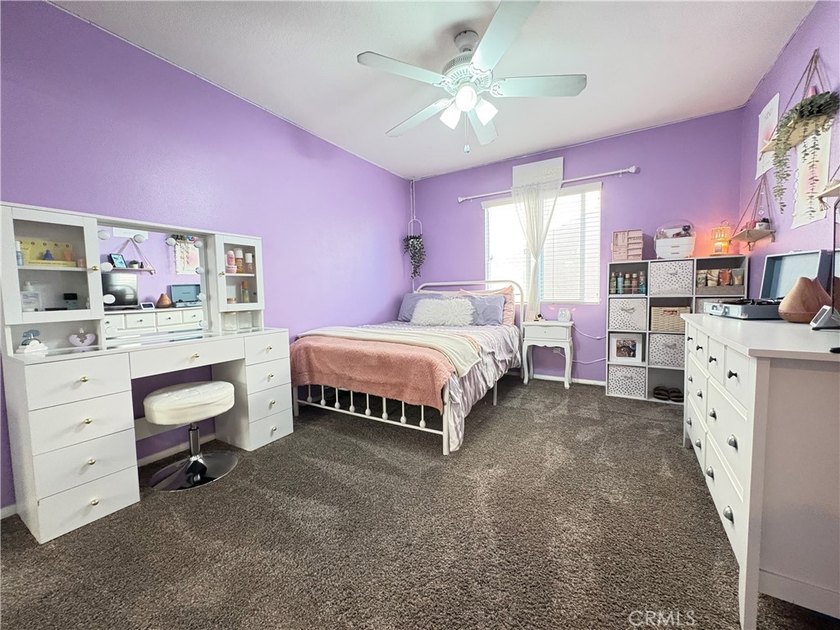 Rarely available, this spacious SEVEN-bedroom, 3-bathroom - photo 36