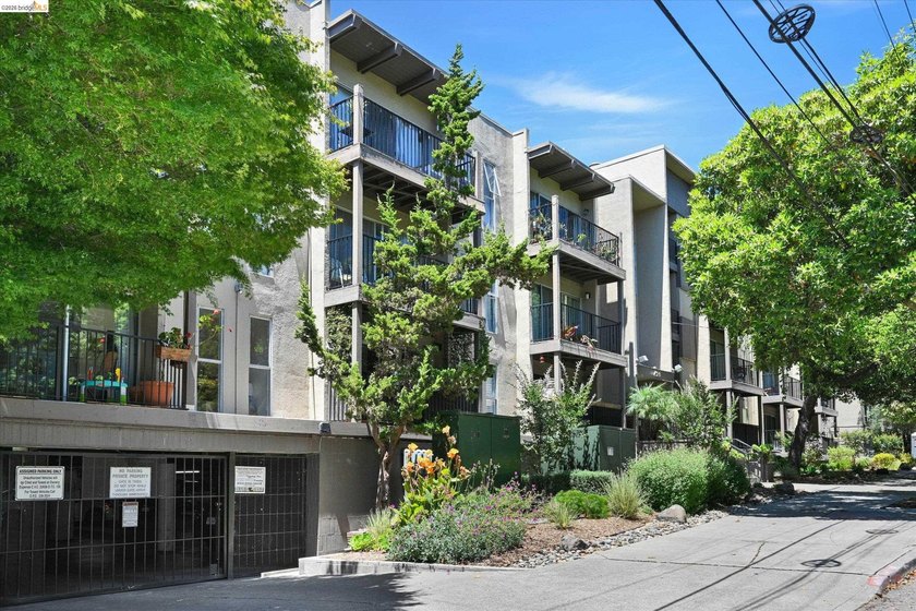 Here is the Oakland pied-a-terre you have been looking for - photo 5