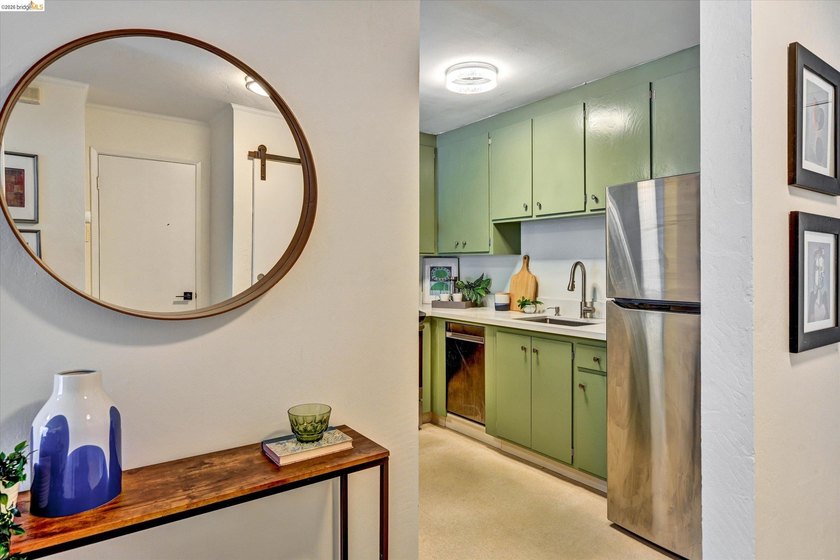 Here is the Oakland pied-a-terre you have been looking for - photo 9