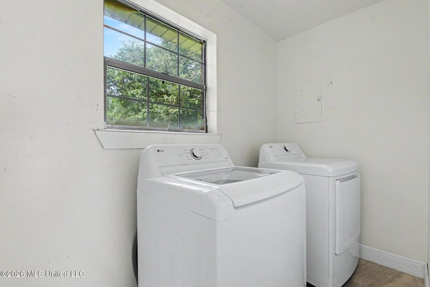 This light-filled starter home in Waveland is a must-see! - photo 17