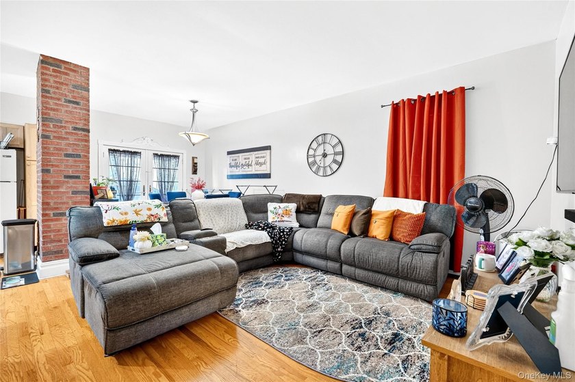 Well maintained detached three level home in the Van Nest - photo 10