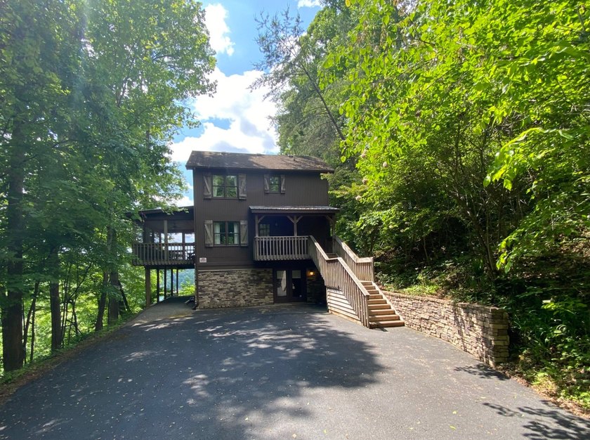 Welcome to this beautifully remodeled lakeview home, offering - photo 6
