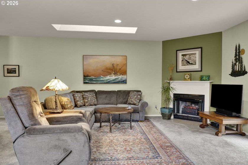 Tucked away &amp; private on a wooded knoll in Heceta South, this - photo 12