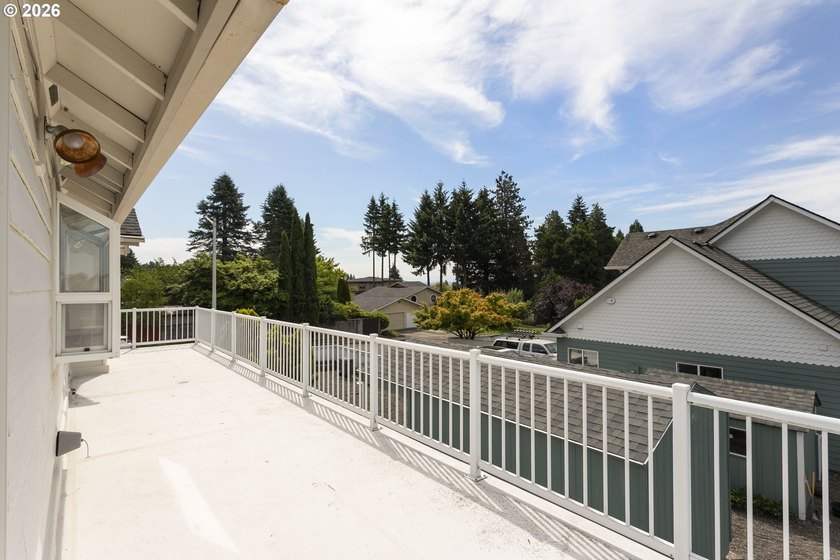 Classic Father Blanchet Park split-level in one of Vancouver's - photo 33