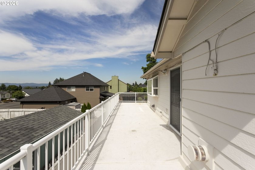 Classic Father Blanchet Park split-level in one of Vancouver's - photo 37