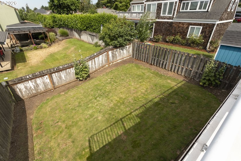 Classic Father Blanchet Park split-level in one of Vancouver's - photo 41