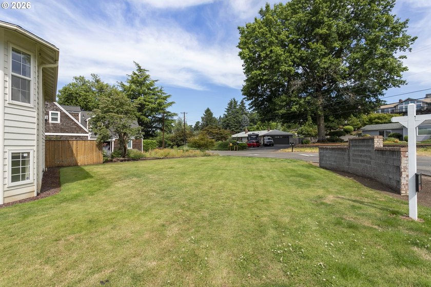 Classic Father Blanchet Park split-level in one of Vancouver's - photo 42