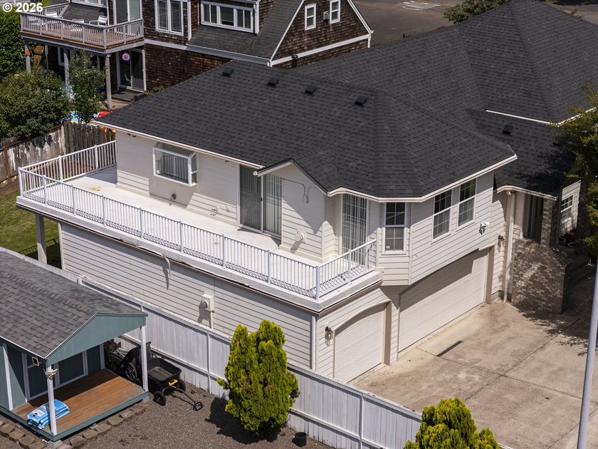 Classic Father Blanchet Park split-level in one of Vancouver's - photo 43