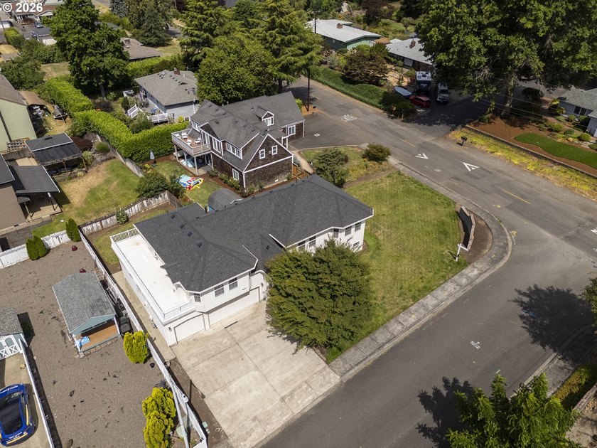 Classic Father Blanchet Park split-level in one of Vancouver's - photo 45