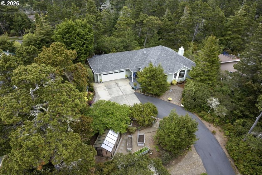 Tucked away &amp; private on a wooded knoll in Heceta South, this - photo 46