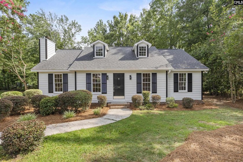 Welcome home to this beautifully updated move in ready 3-bedroom - photo 2