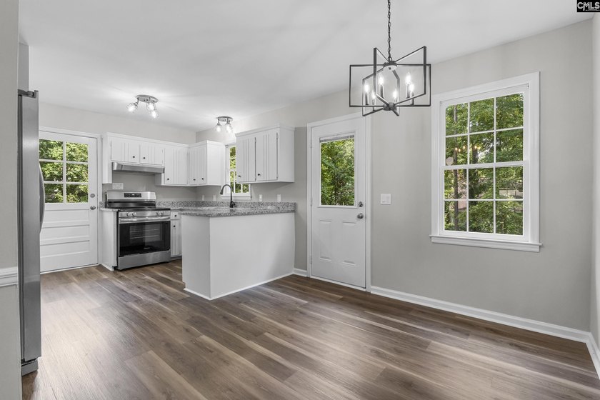 Welcome home to this beautifully updated move in ready 3-bedroom - photo 8