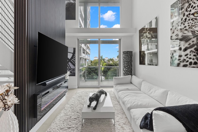 ABSOLUTELY GORGEOUS FULLY RENOVATED CONDO | PRESTIGOUS NEW - photo 4