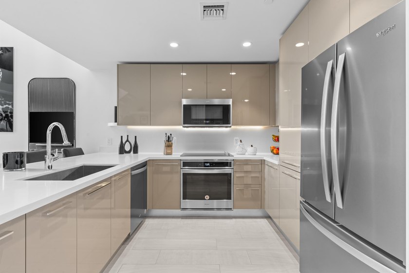 ABSOLUTELY GORGEOUS FULLY RENOVATED CONDO | PRESTIGOUS NEW - photo 9