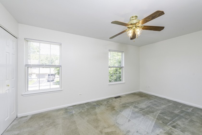 Welcome home to this beautifully maintained and move-in-ready - photo 16